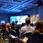 Participa en conferencias en inglés